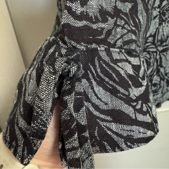 JM Collection 100% Linen Button Floral Button Down Gray & Black Tie Sleeve 16 - Picture 7 of 13
